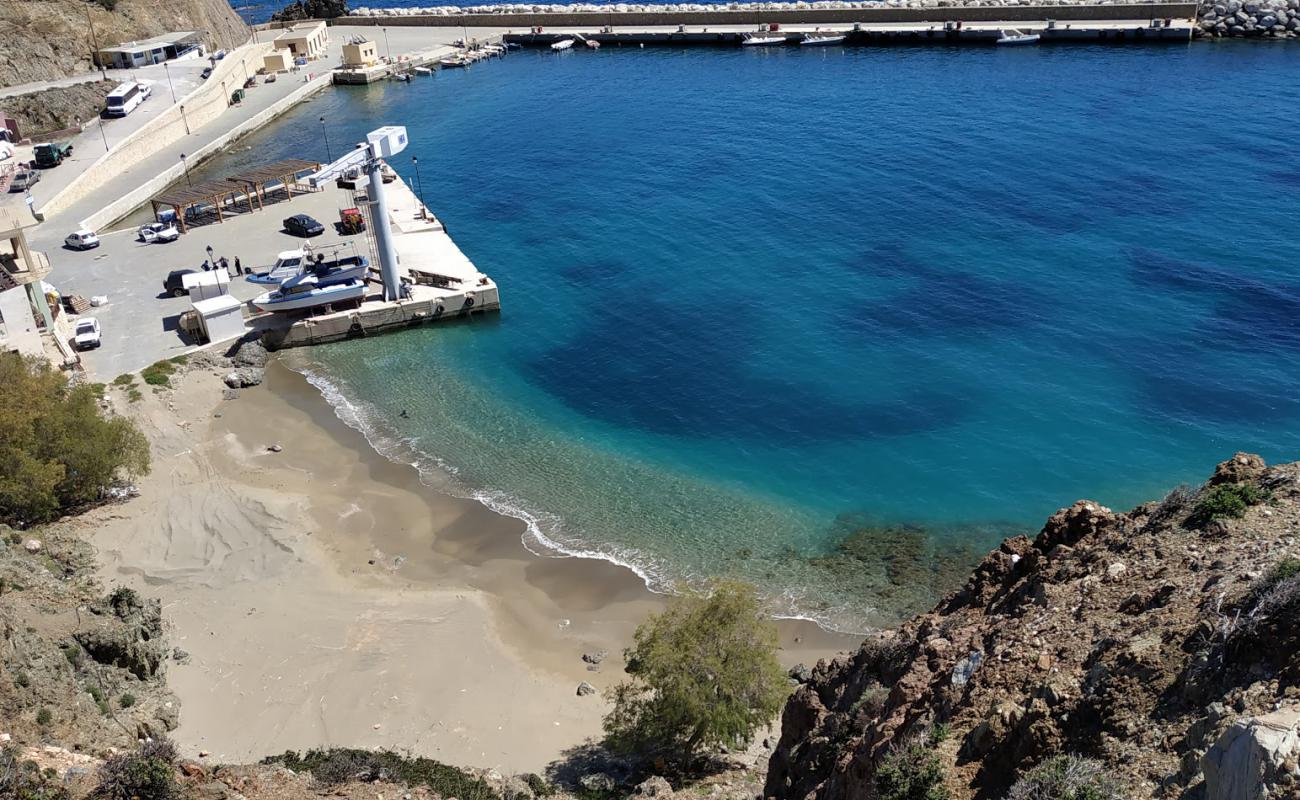 Photo de Karavet Beach avec sable beige de surface