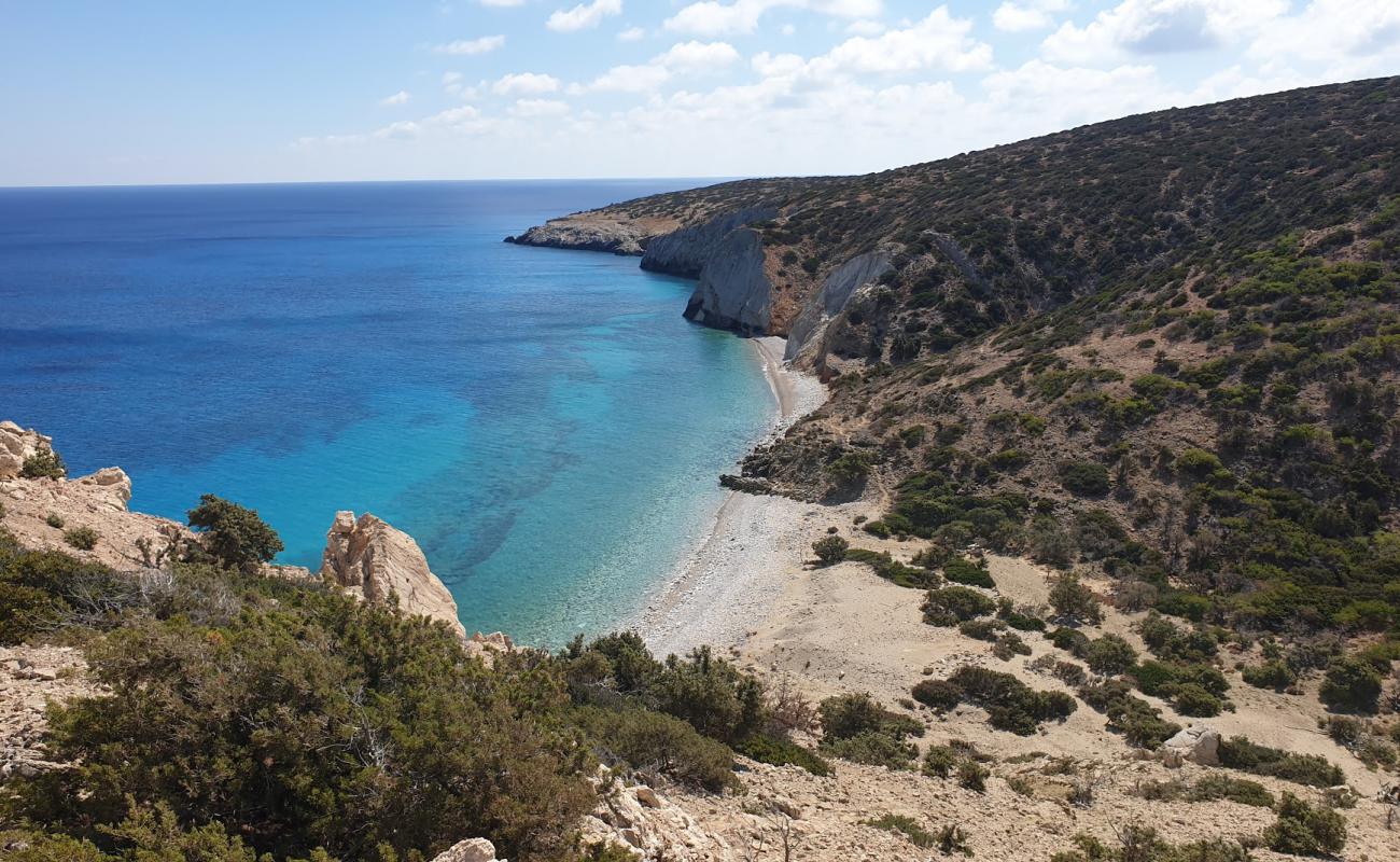 Photo de Lakoudi Beach avec caillou clair de surface