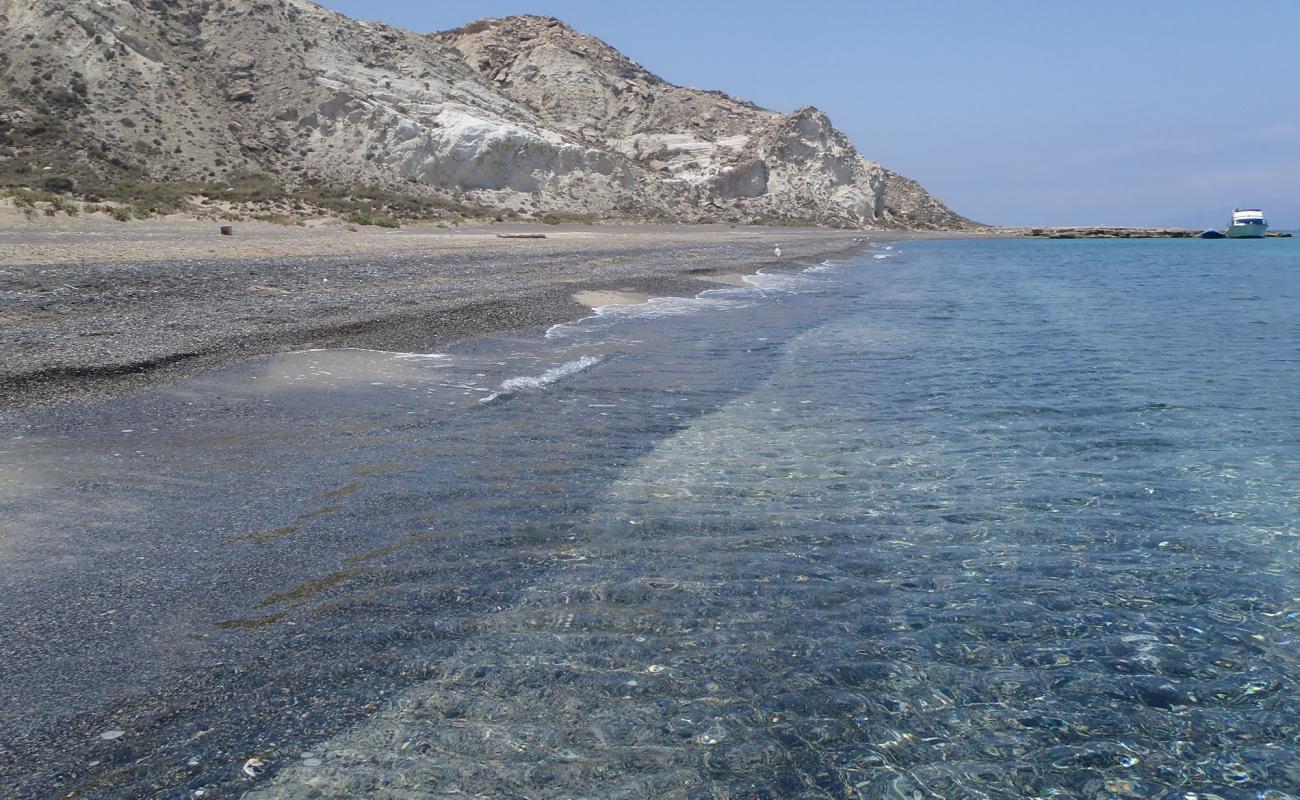 Photo de Grey beach avec sable gris & galets de surface