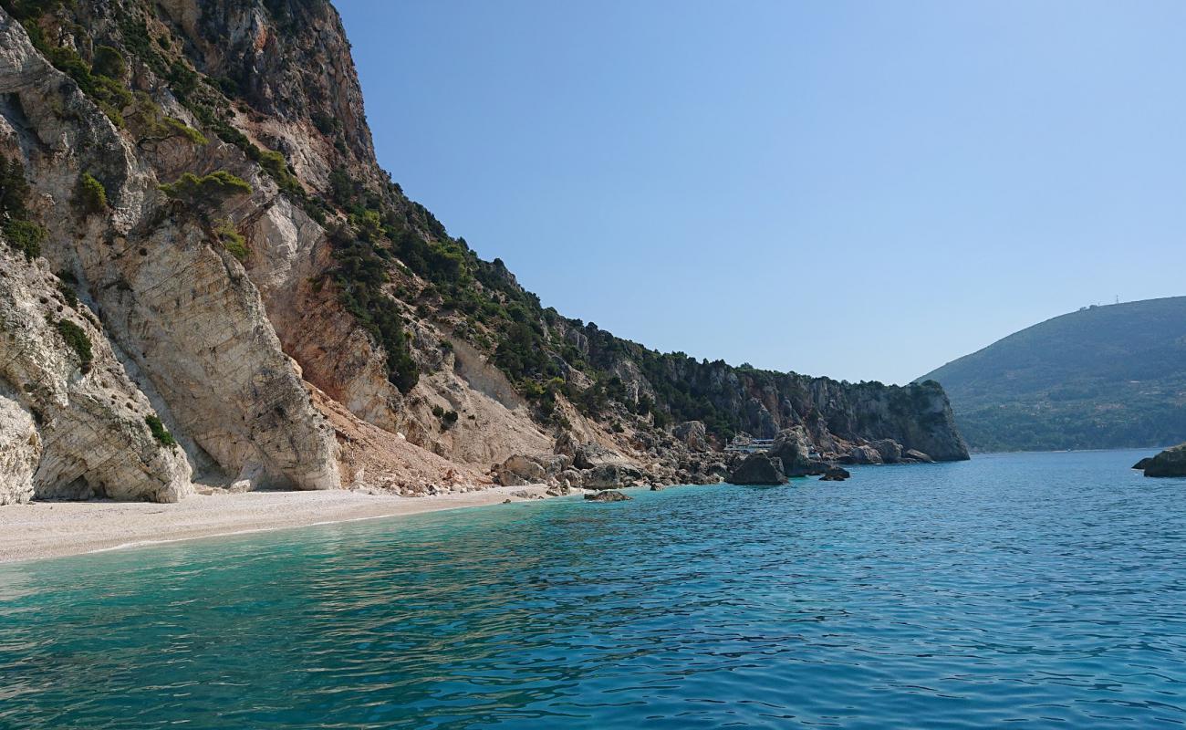 Photo de Plage Blanche avec caillou fin clair de surface