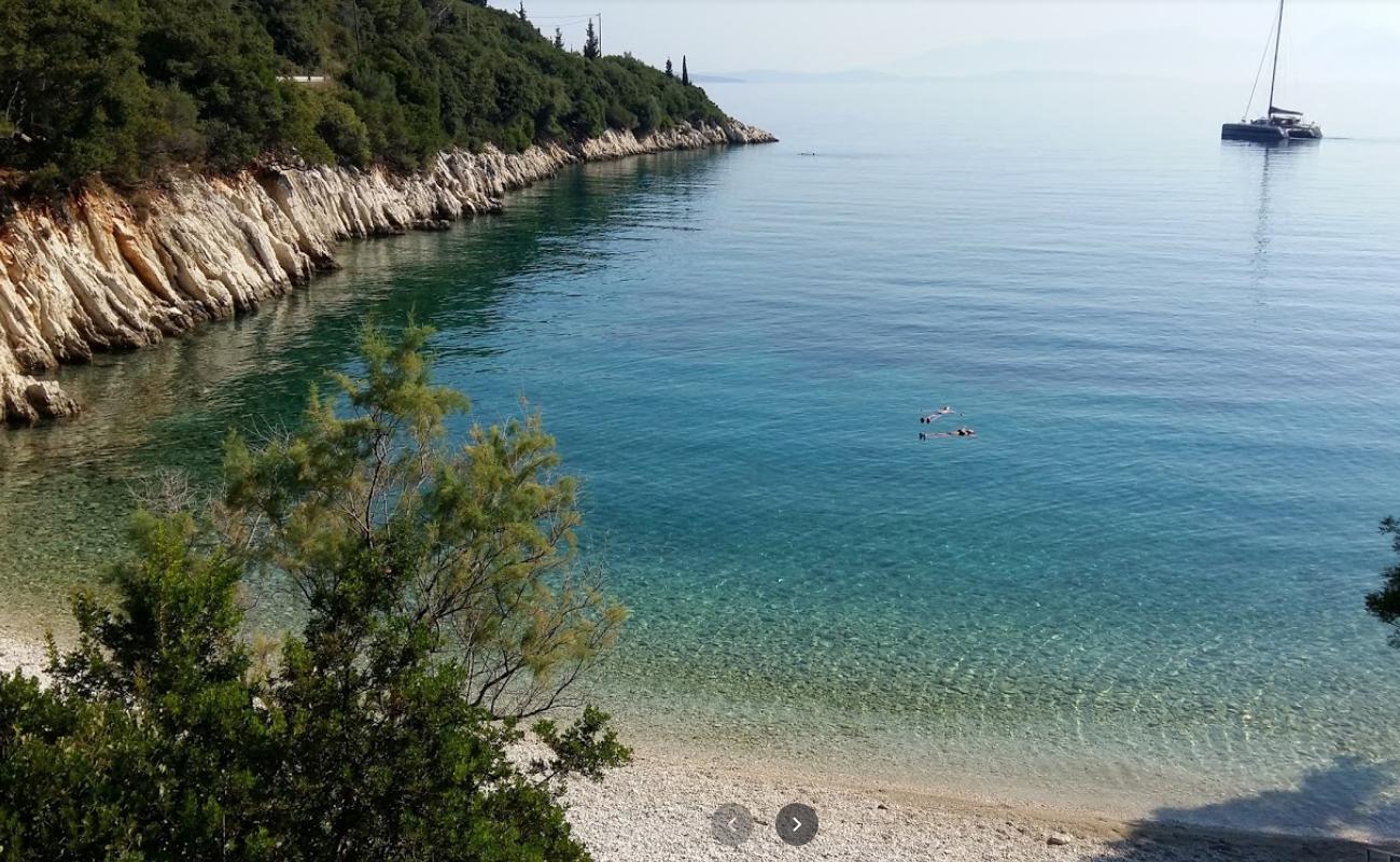 Photo de Kourvoulia beach avec caillou fin clair de surface