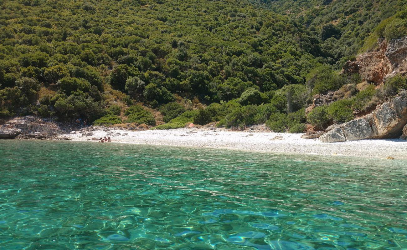 Photo de Pera Pigadi beach avec caillou clair de surface