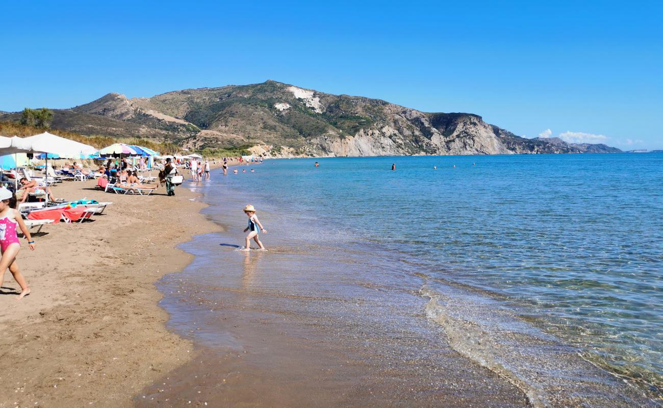 Photo de Kalamaki beach avec sable beige de surface
