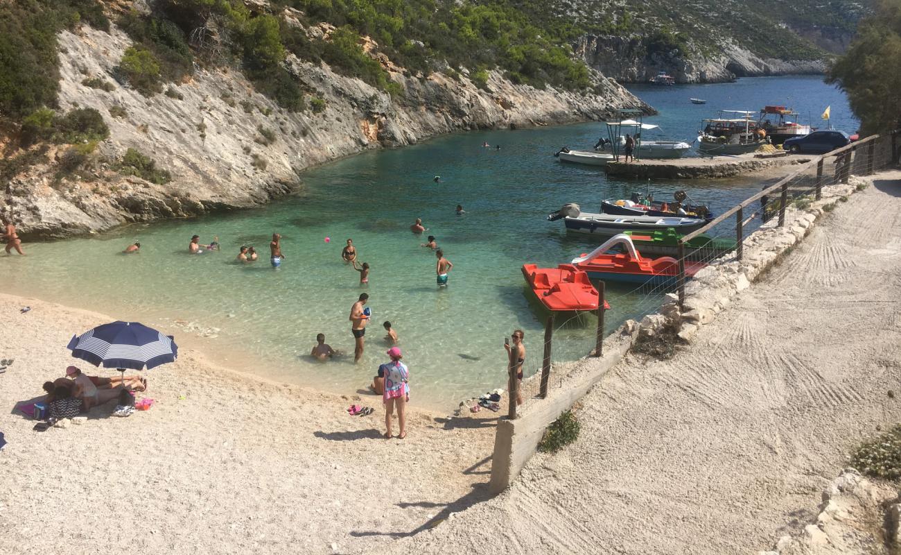 Photo de Porto Vromi Beach II avec caillou fin clair de surface