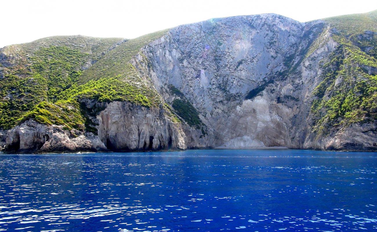 Photo de Navagio III avec caillou fin clair de surface