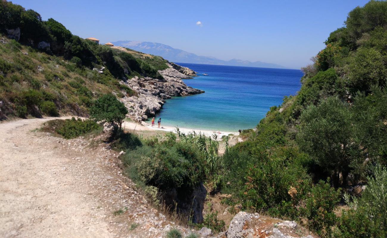 Photo de Climati beach II avec caillou clair de surface