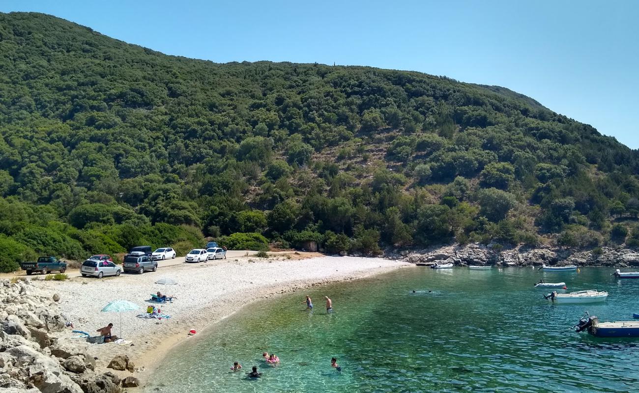 Photo de Avlaki beach II avec caillou fin clair de surface