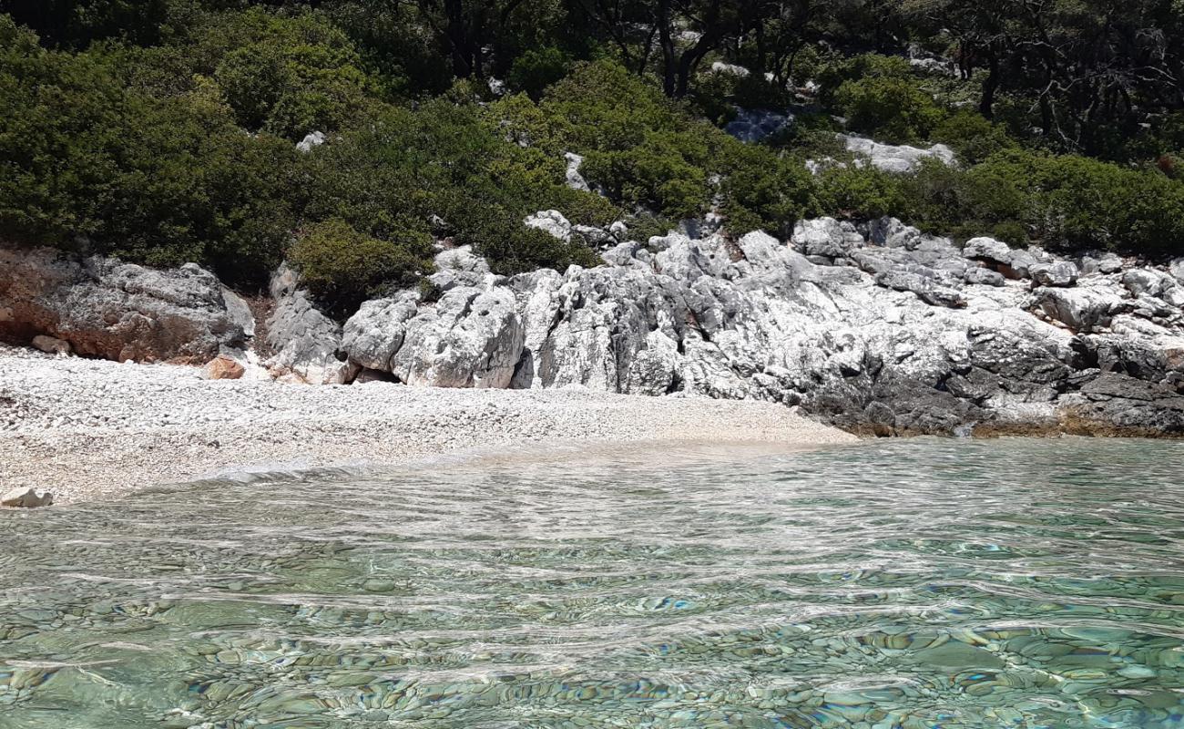 Photo de Kamini beach VI avec galets beige de surface