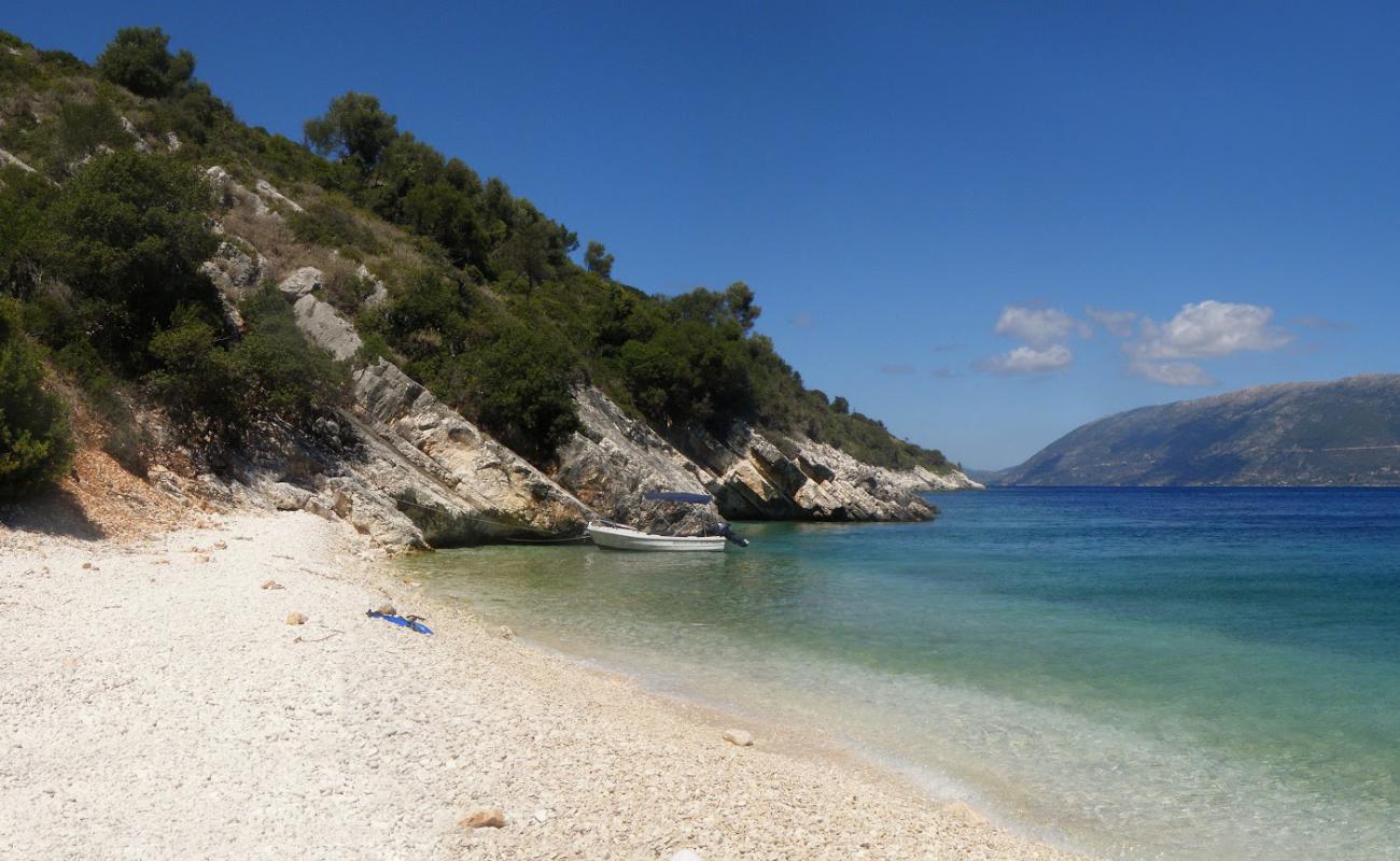 Photo de Giagana beach II avec caillou clair de surface