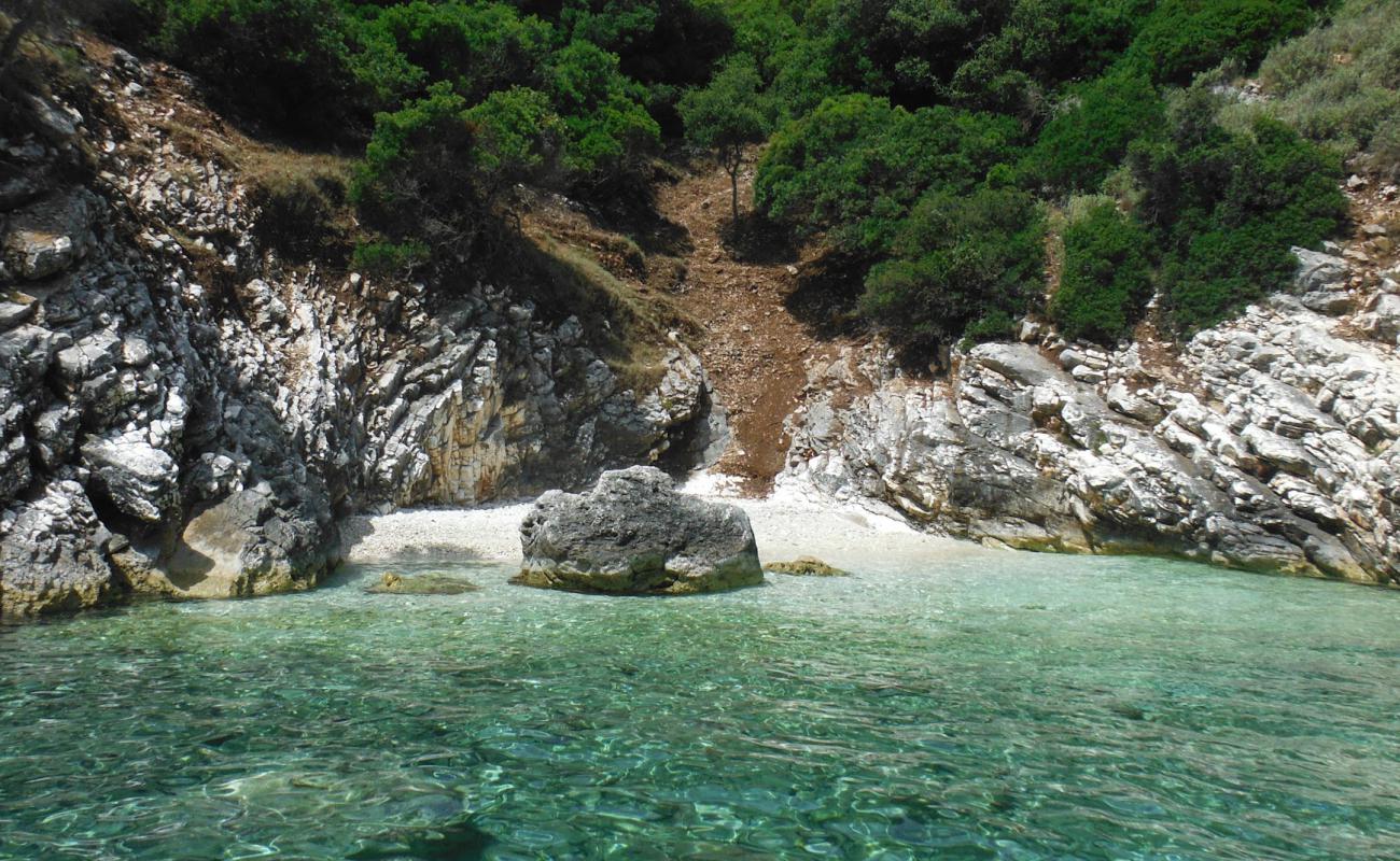 Photo de Segreta beach avec caillou fin clair de surface