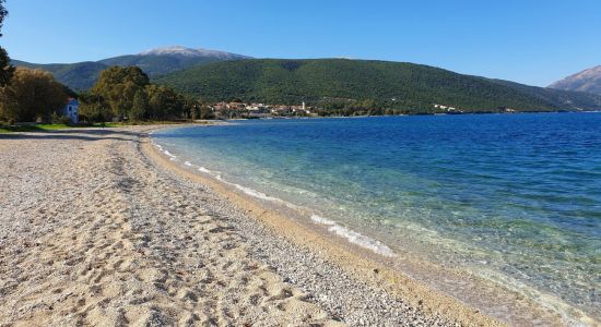 Karavomilos beach