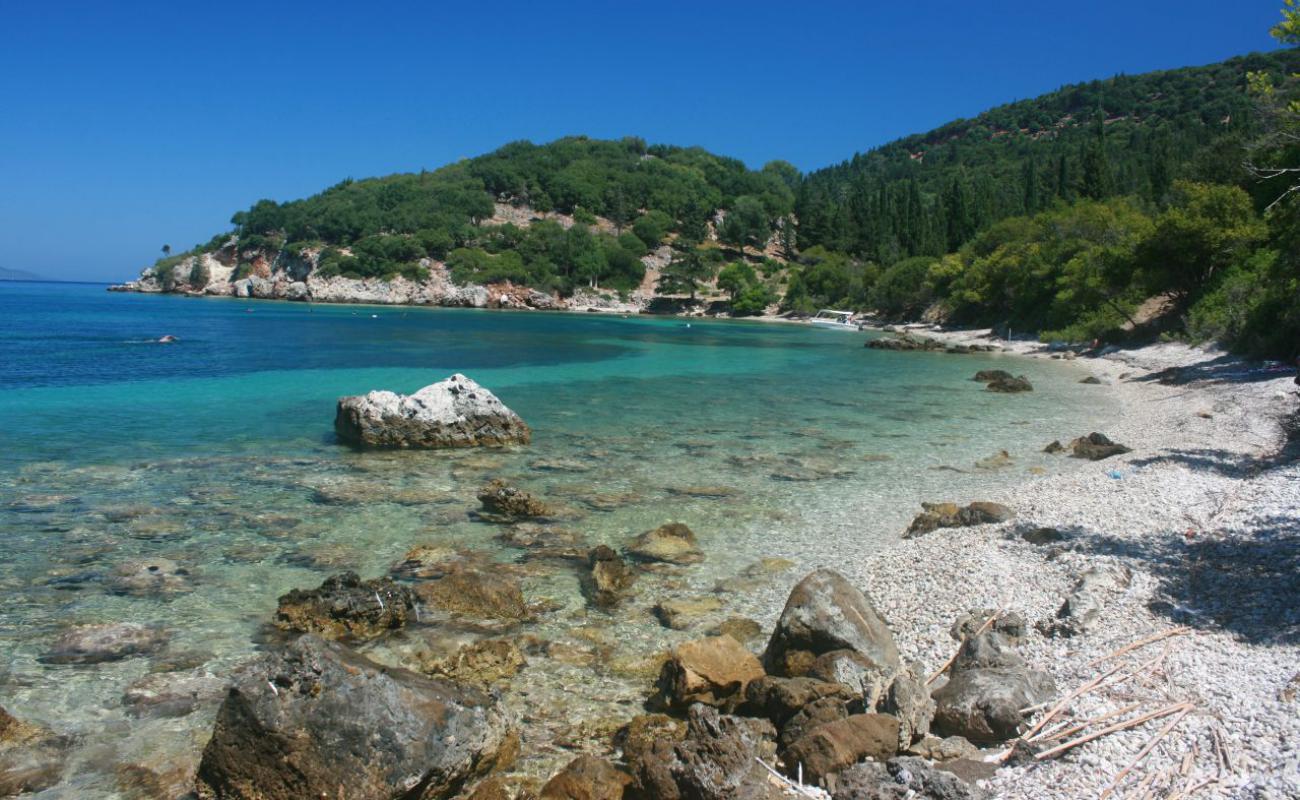 Photo de Paliouras beach avec caillou clair de surface