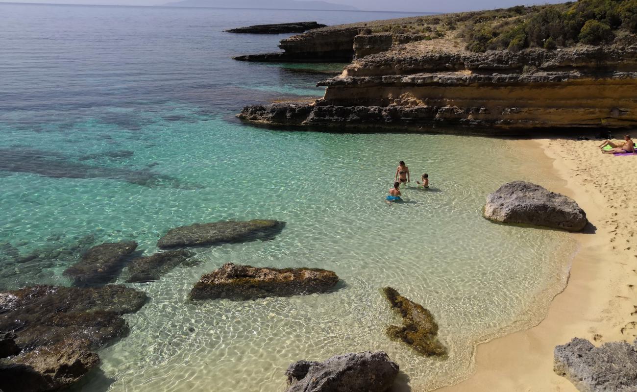 Photo de Paralia Pesada avec sable fin brun de surface