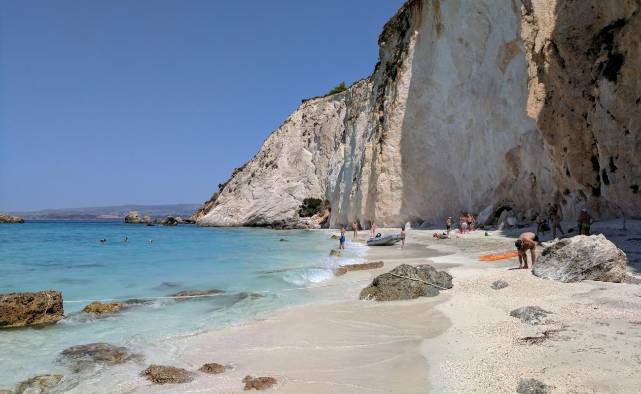 Photo de White Rocks avec sable lumineux de surface