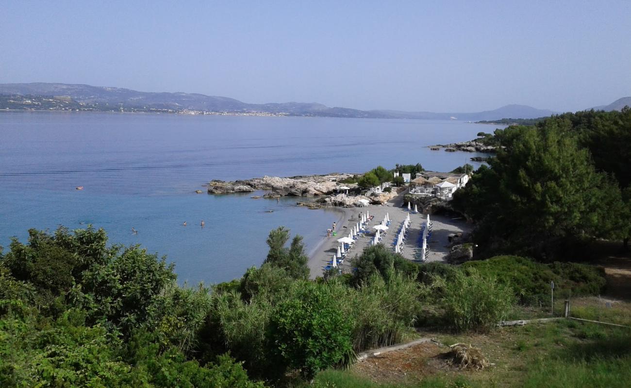 Photo de Gradakia beach avec sable gris de surface