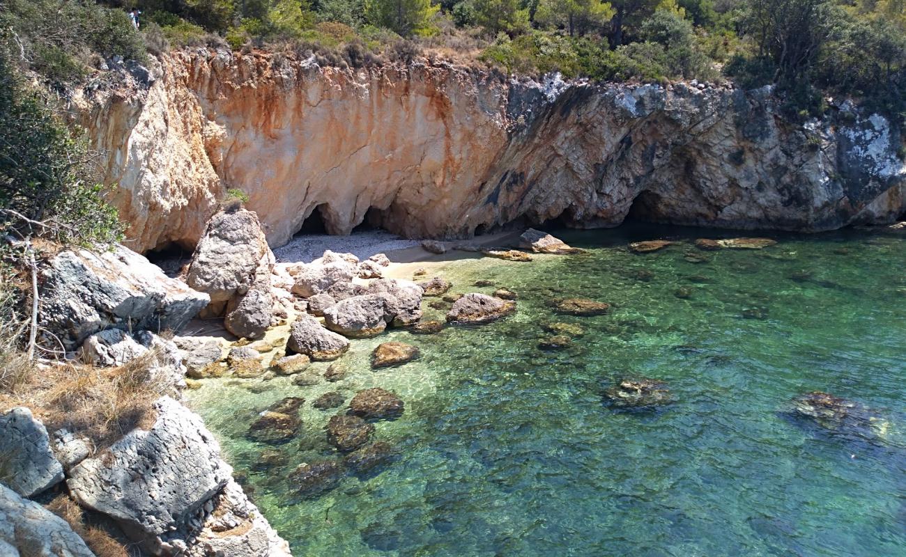 Photo de Limanaki beach avec roches de surface