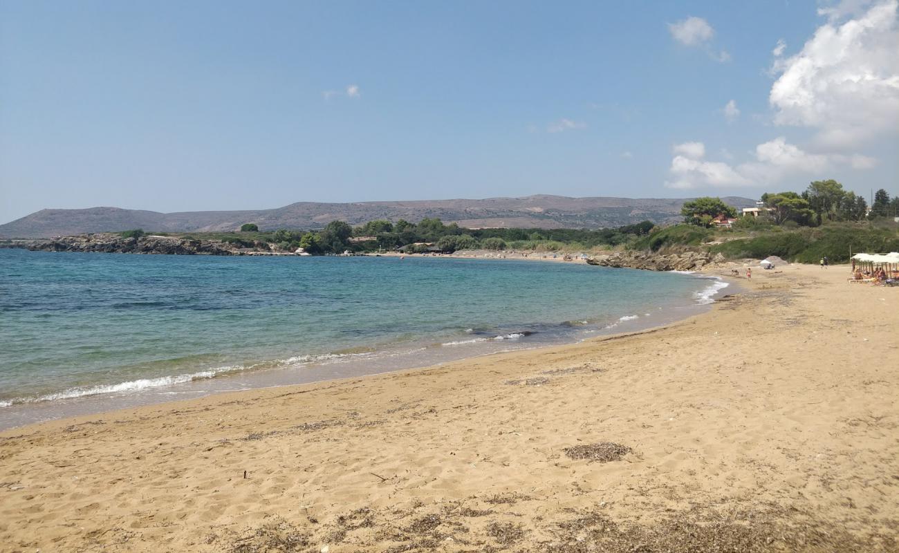 Photo de Vrachinari beach avec sable brun de surface