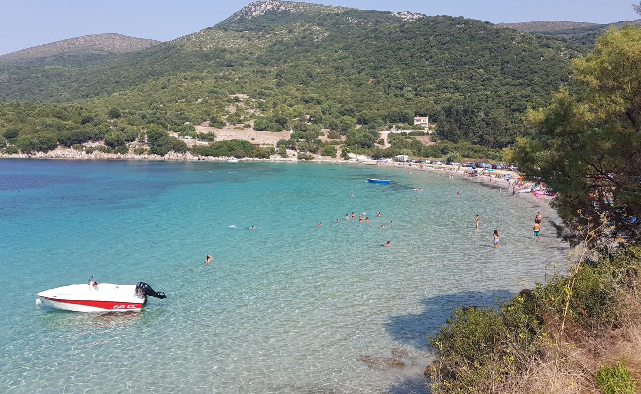 Photo de Paralia Atheras avec sable gris de surface
