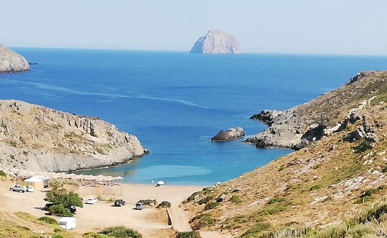 Photo de Paralia Melidoni avec sable gris & galets de surface
