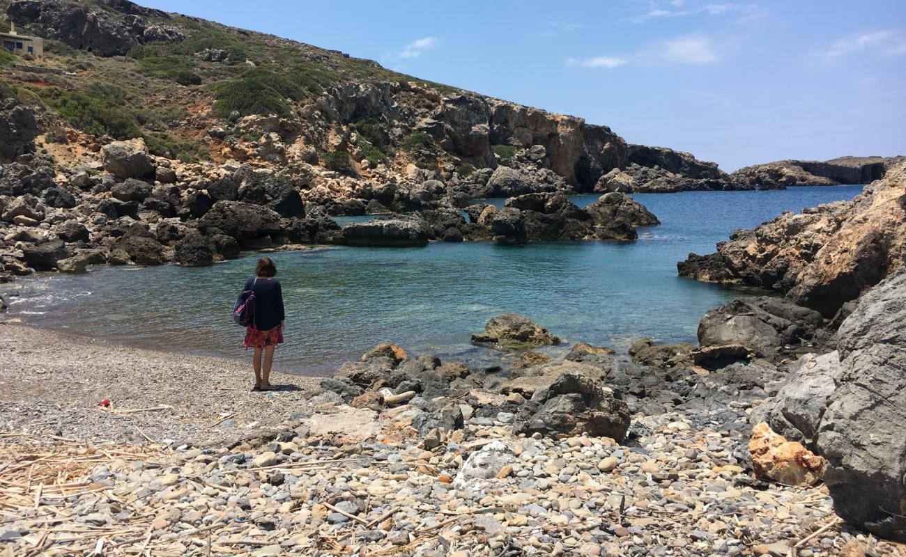Photo de Limnaria beach avec terrain rocheux de surface