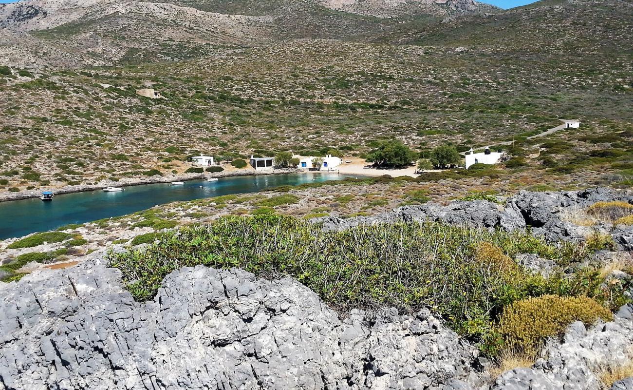 Photo de Limnionas beach avec sable gris de surface