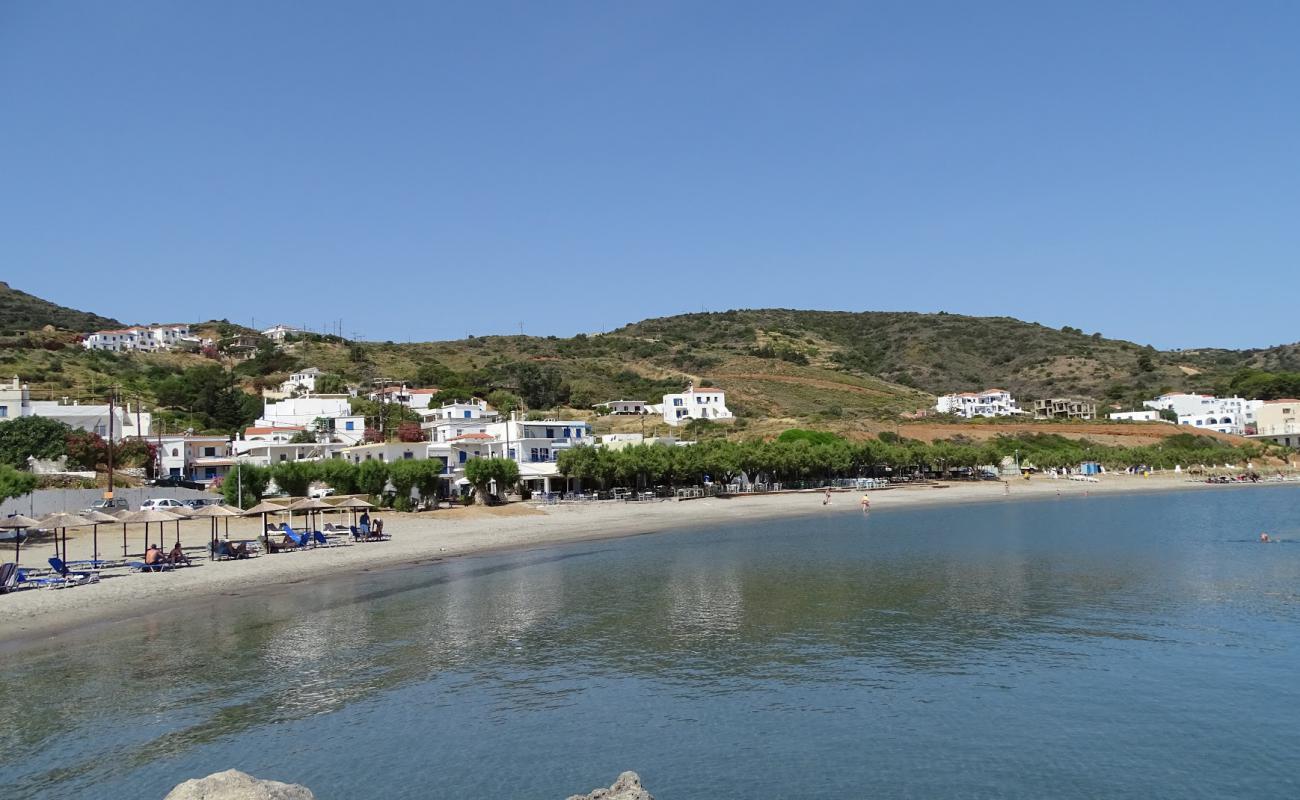 Photo de Agios Pelagia beach avec sable gris avec caillou de surface