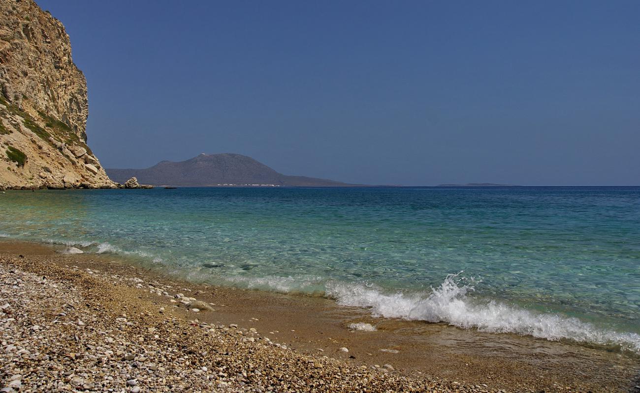 Photo de Paralia Kaladi III avec sable noir & galets de surface