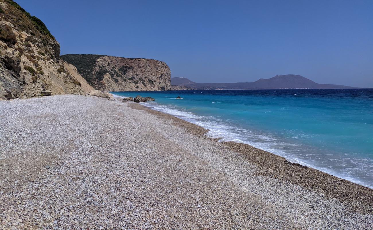 Photo de Kombonada beach avec sable clair avec caillou de surface