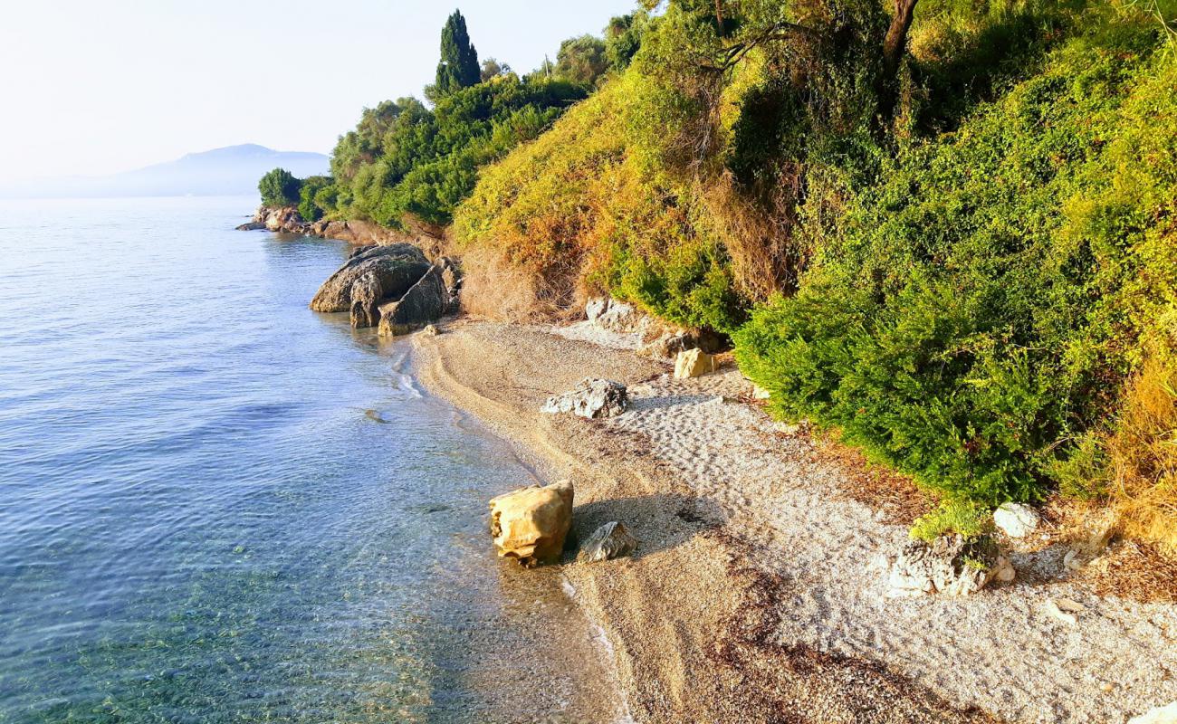 Photo de Belvedere beach II avec galets gris de surface