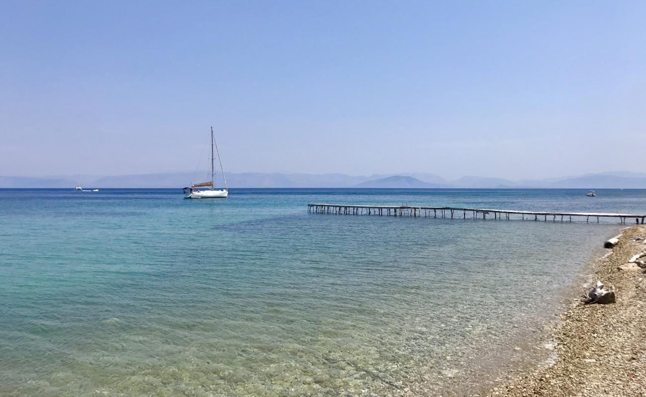 Photo de Kalami beach avec galets bruns de surface