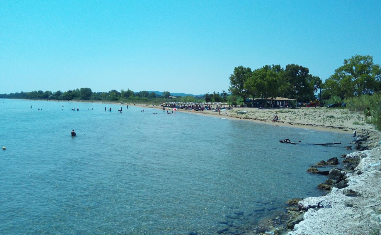 Photo de Bouka beach avec sable fin marron de surface
