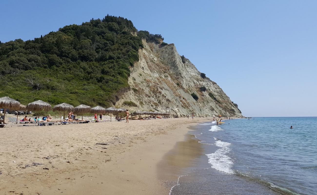 Photo de Arkoudillas beach avec sable beige fin de surface