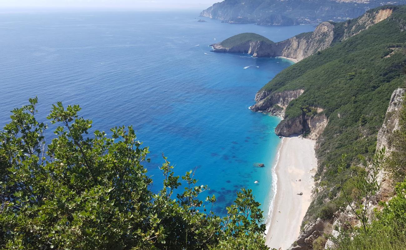 Photo de Stelari beach avec sable clair avec caillou de surface