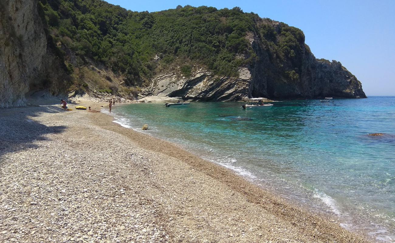 Photo de Kolias beach avec sable clair avec caillou de surface