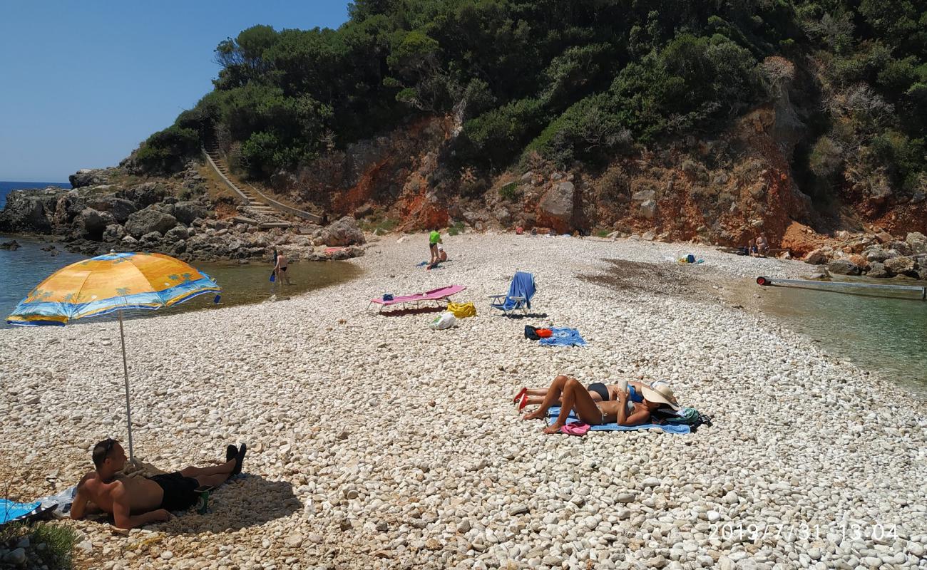 Photo de Limni beach avec caillou blanc de surface