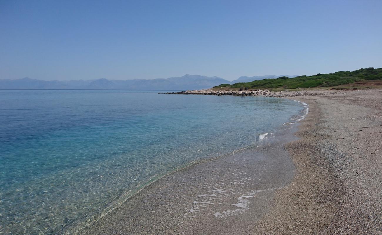 Photo de Antinioti West Beach avec caillou fin gris de surface