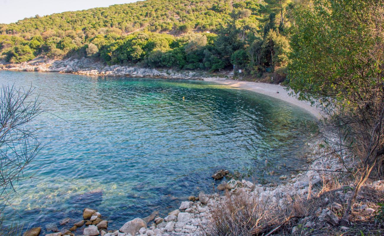 Photo de Syki Bay, Corfu avec caillou clair de surface