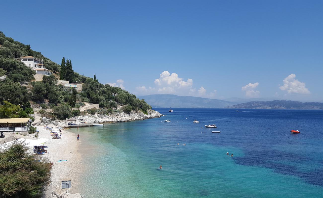 Photo de Kaminaki  beach avec caillou fin clair de surface