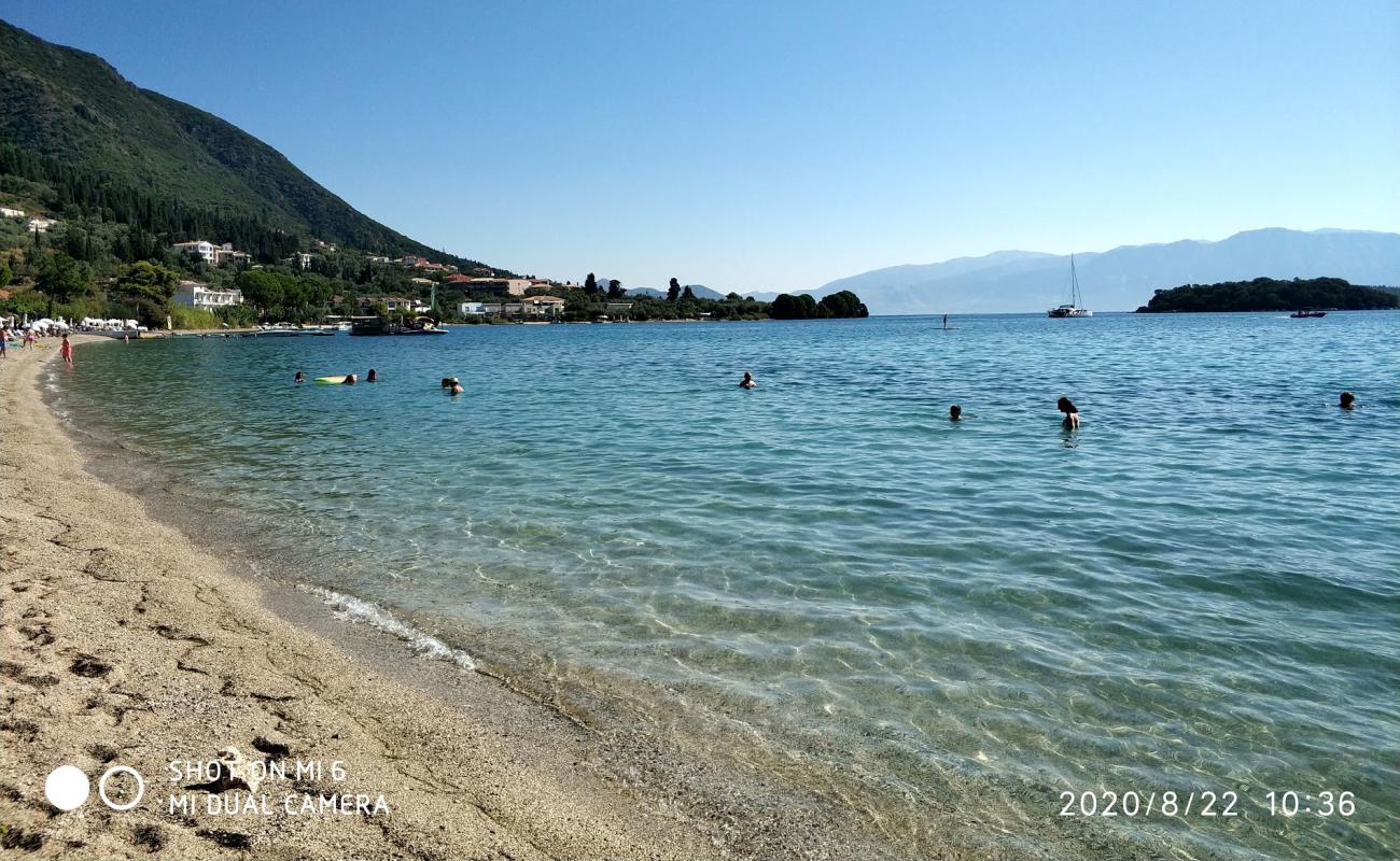 Photo de Plage de Perigiali II avec petits galets beige de surface