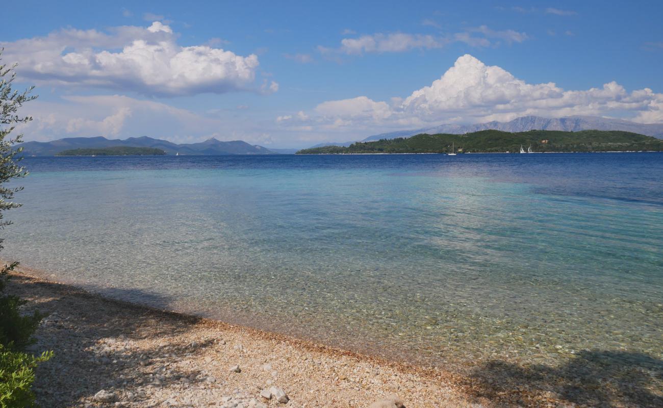 Photo de Beach Ellomeni avec caillou fin brun de surface