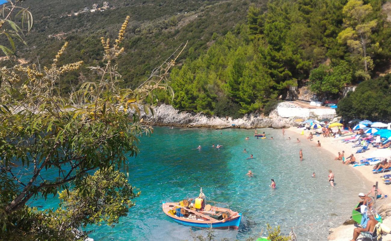 Photo de Afteli Beach avec petits galets beige de surface