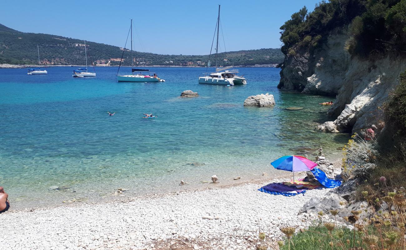 Photo de Kastri Beach II avec terrain rocheux de surface