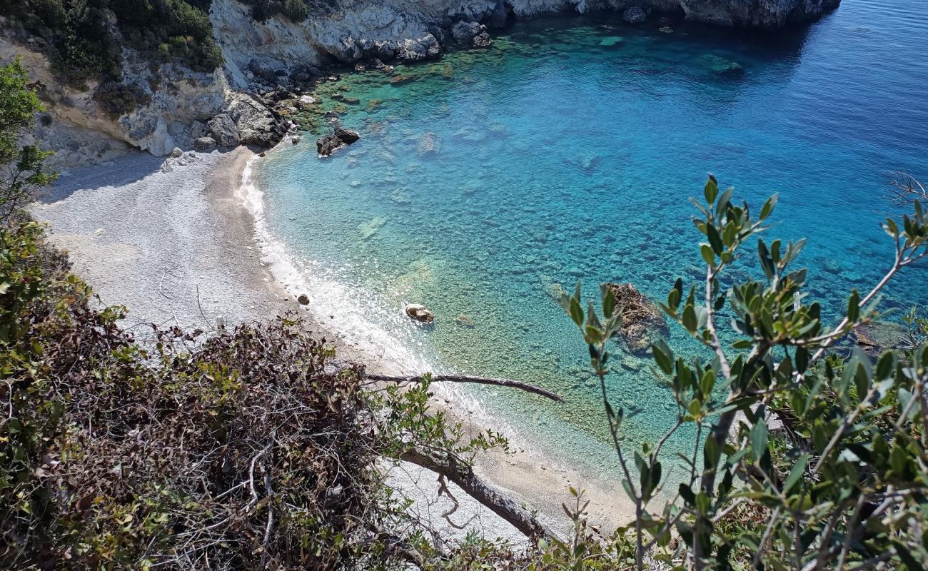Photo de Kastri Beach avec terrain rocheux de surface