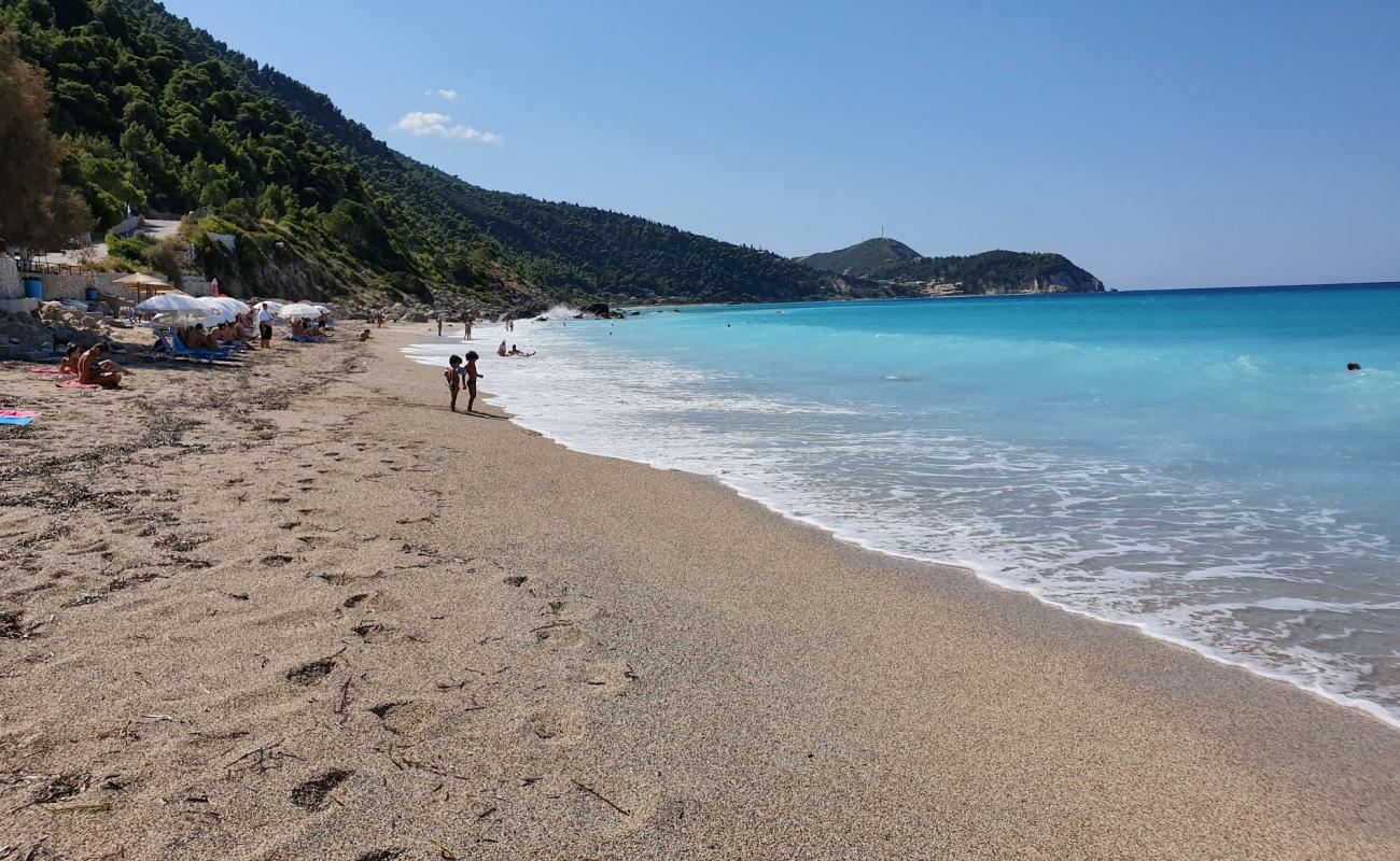 Photo de Pefkoulia Beach avec sable lumineux de surface