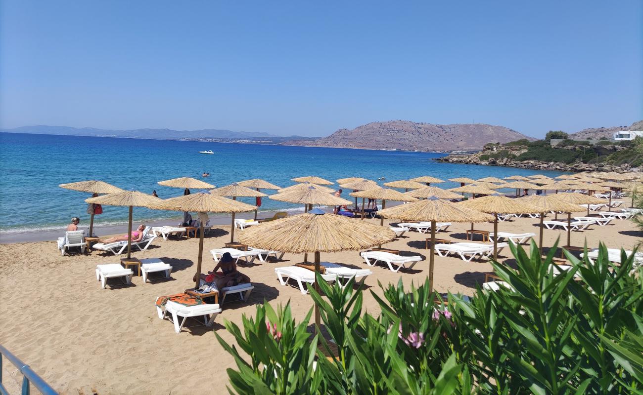 Photo de Pefkos Plage avec sable lumineux de surface