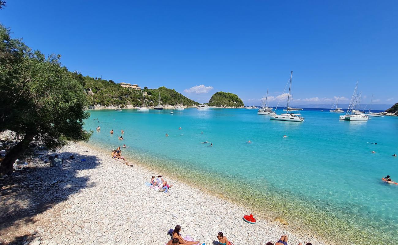 Photo de Paralia Lakka avec galets beige de surface
