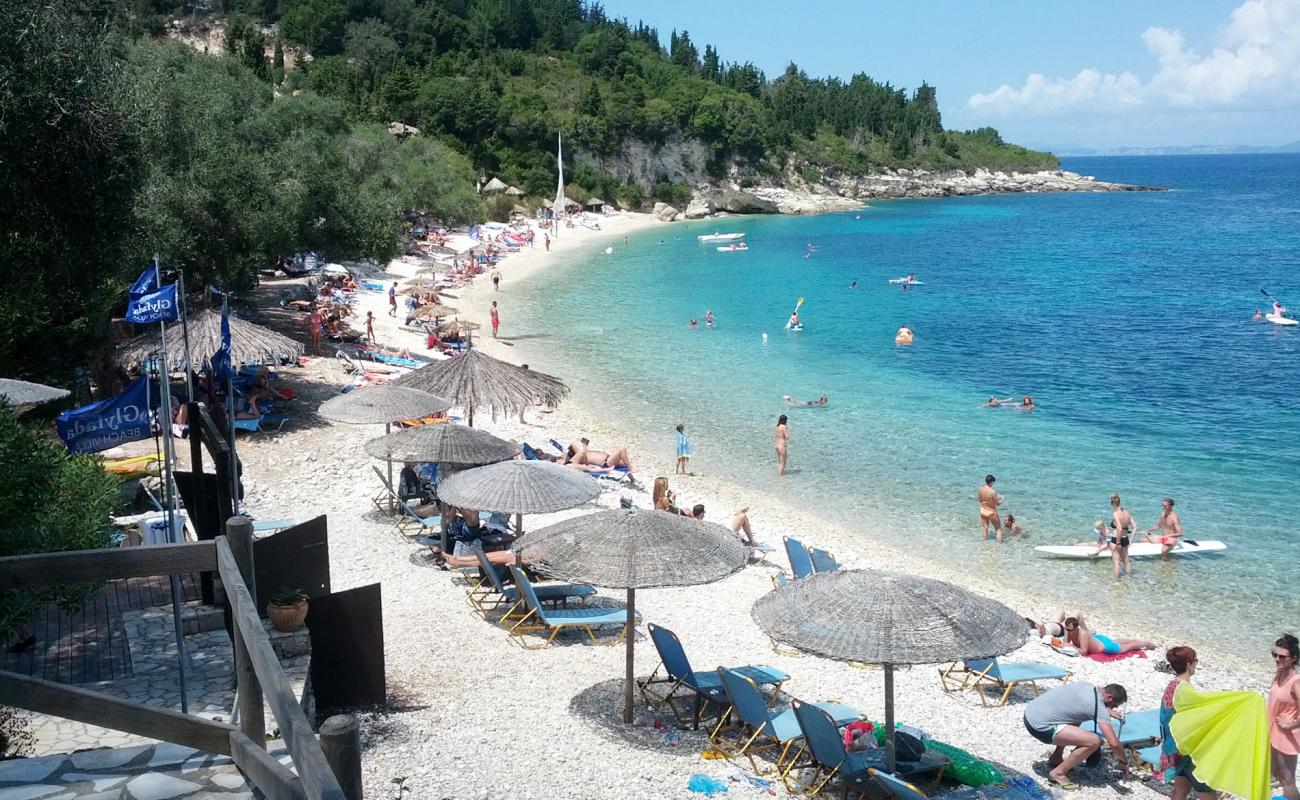Photo de Paralia Monodendri avec galets beige de surface