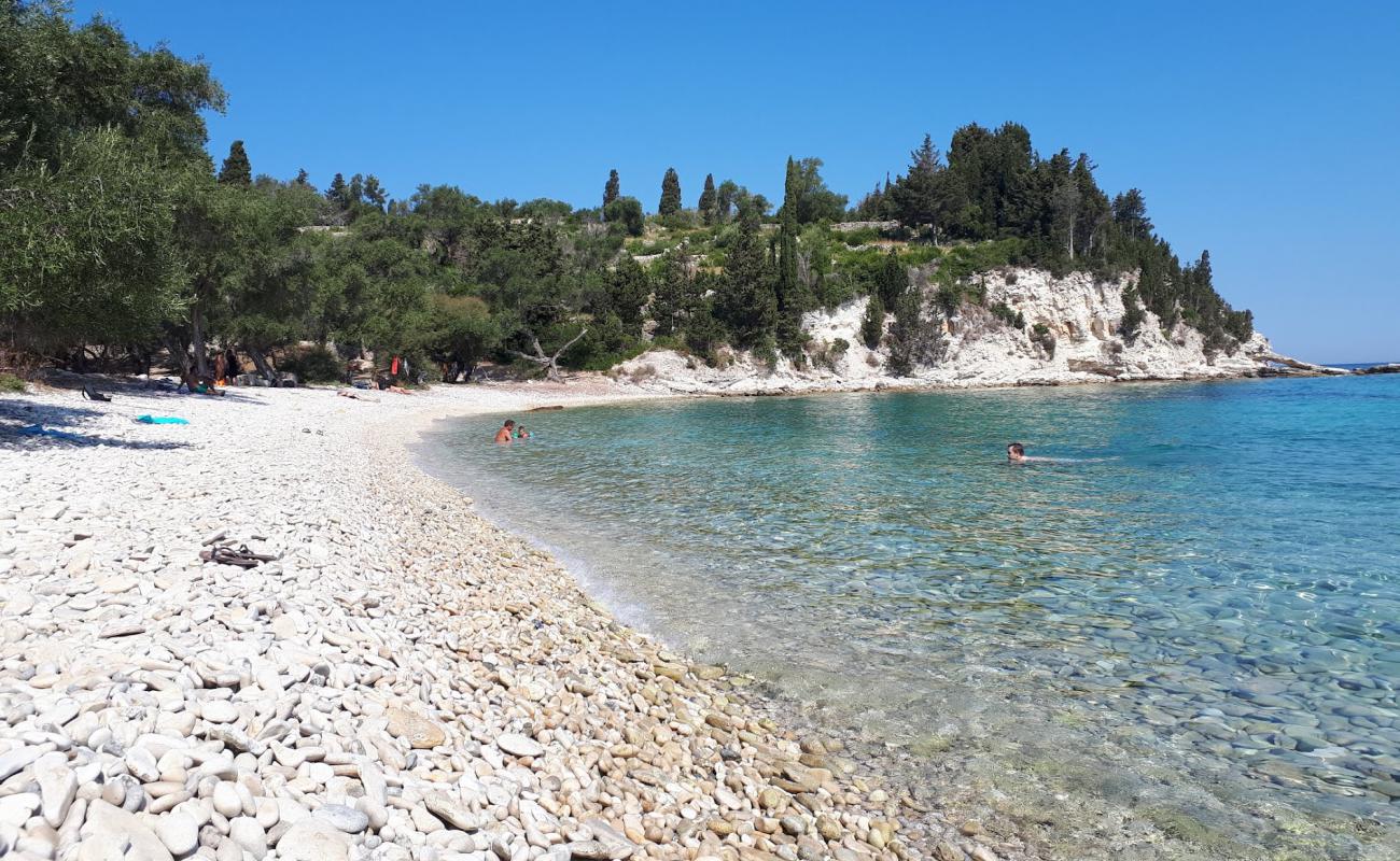 Photo de Marmari Beach avec galets beige de surface