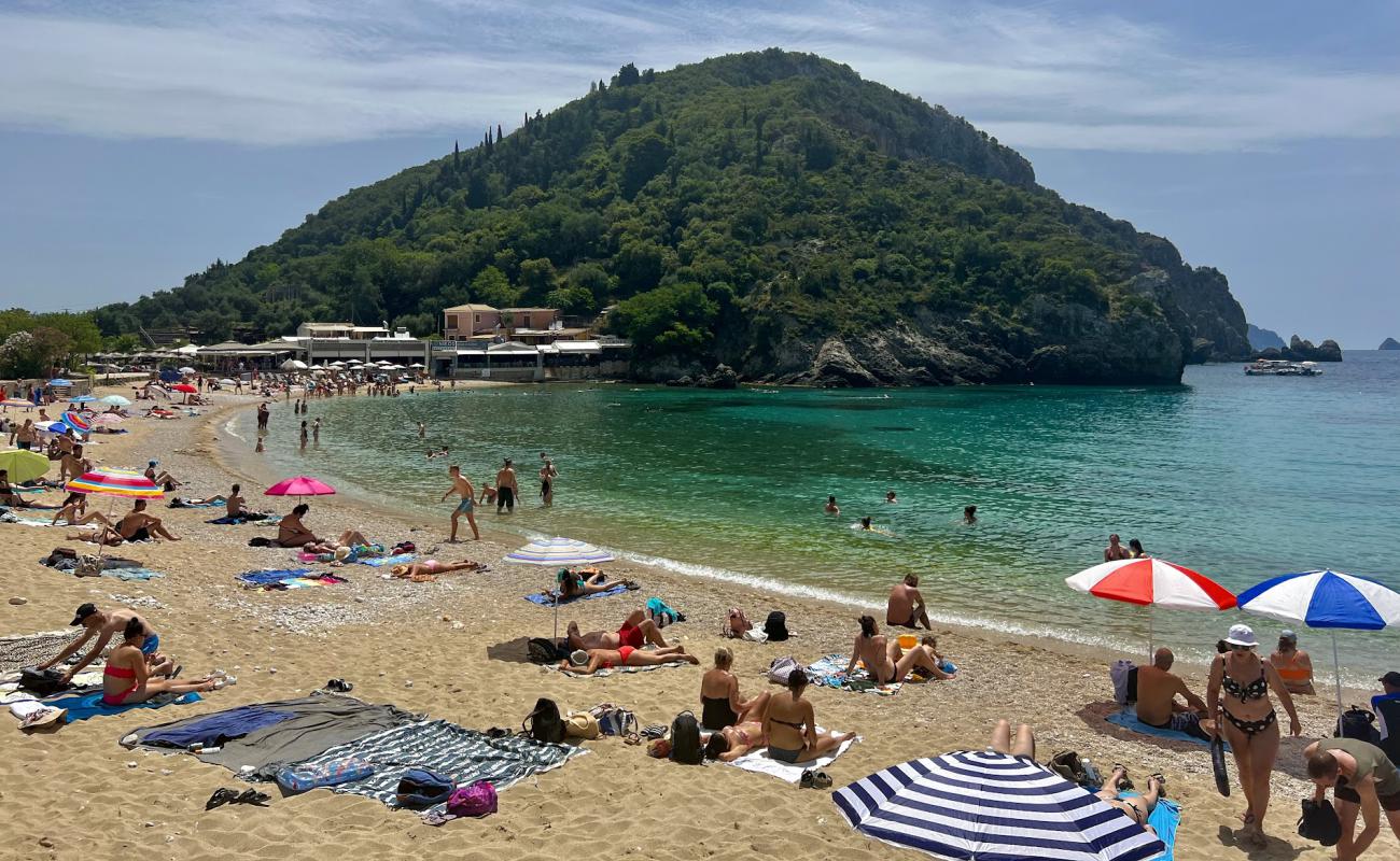 Photo de Agios Spiridon Beach avec sable beige de surface