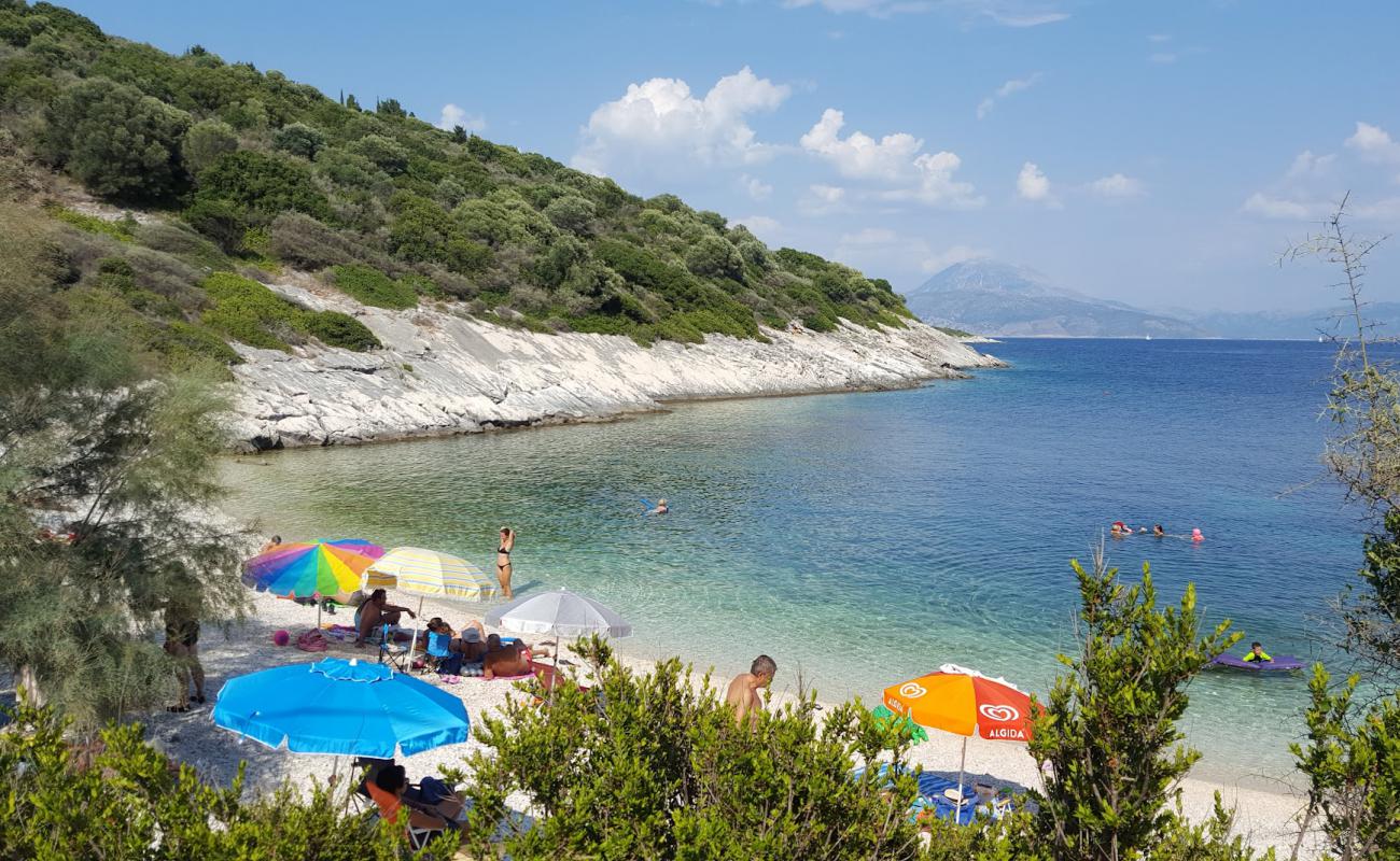 Photo de Limonari Beach avec galets beige de surface